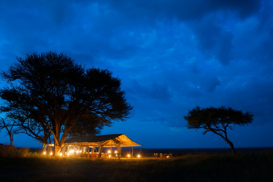 Tansania-Serengeti-Nationalpark-Serengeti-Safari-Camp-EAT_2019_6NTZ_Nomad_Tanzania_Serengeti_Safari_Camp_Abenddämmerung_14302557788_16467f0799_o
